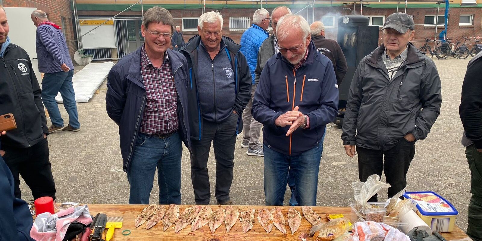 Der SFV Apen bietet wieder einen Filetier- und Räucherlehrgang an