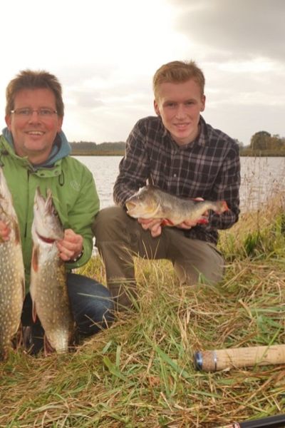 Stefan & Jonas Töpfel mit Barsch