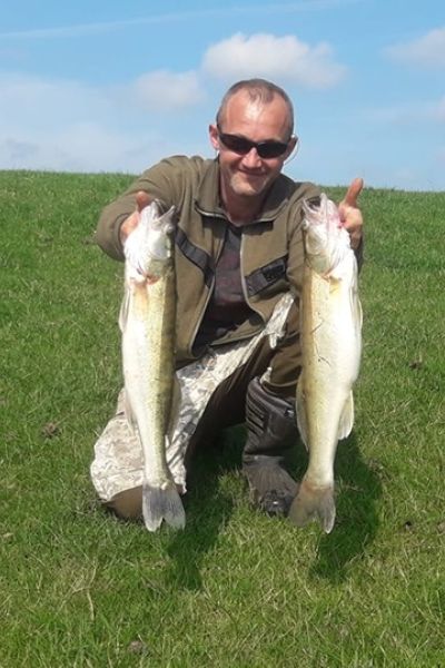 Holger Fröhlich mit Zander (57 & 60 cm)