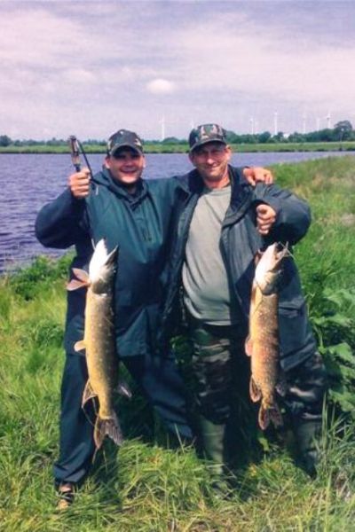 Lutz Schakowski und Harry Gerhardt, 2 Hechte