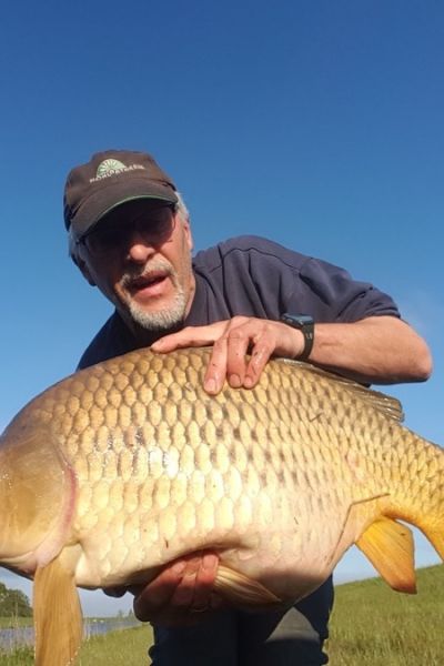 Hartwig Frerichs mit Karpfen