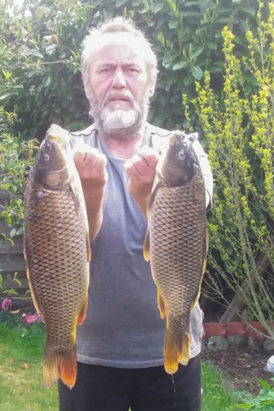 Burkhard Nieruch mit Schuppenkarpfen