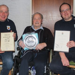 Jahreshauptversammlung des SFV Apen: Besondere Ehrung für 75jährige Vereinsmitgliedschaft, Rückblicke und Blick in die Zukunft